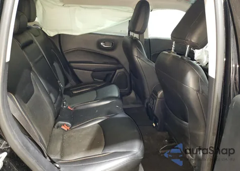 2019 Jeep Compass Latitude z USA, uszkodzony, nr VIN 3C4NJDBB2KT647983